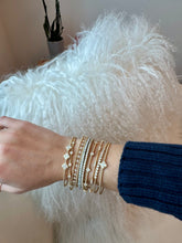 Load image into Gallery viewer, 3 Clover Flex Bangle